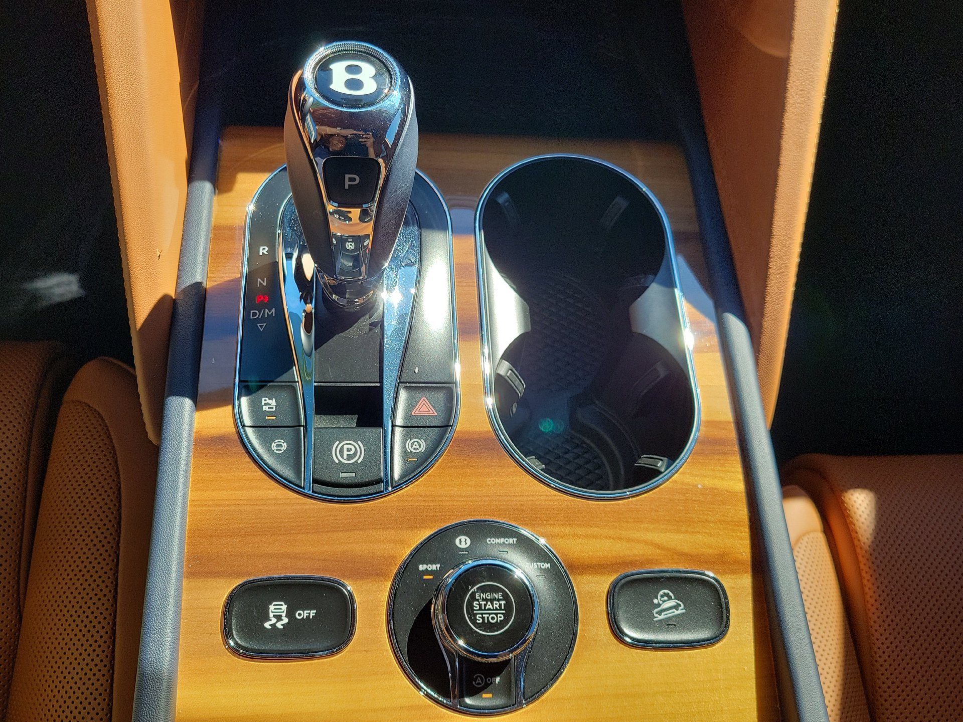 Certified 2025 Bentley Bentayga Extended Wheelbase AWD/4WD image 38