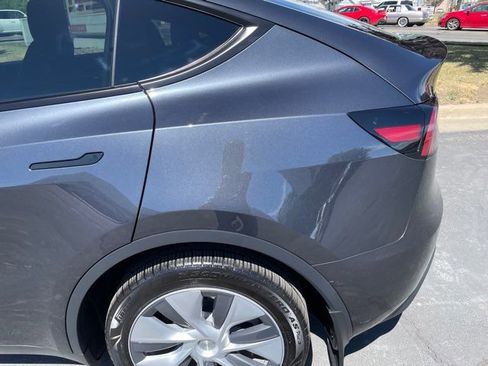 Used 2024 Tesla Model Y Long Range AWD/4WD image 29