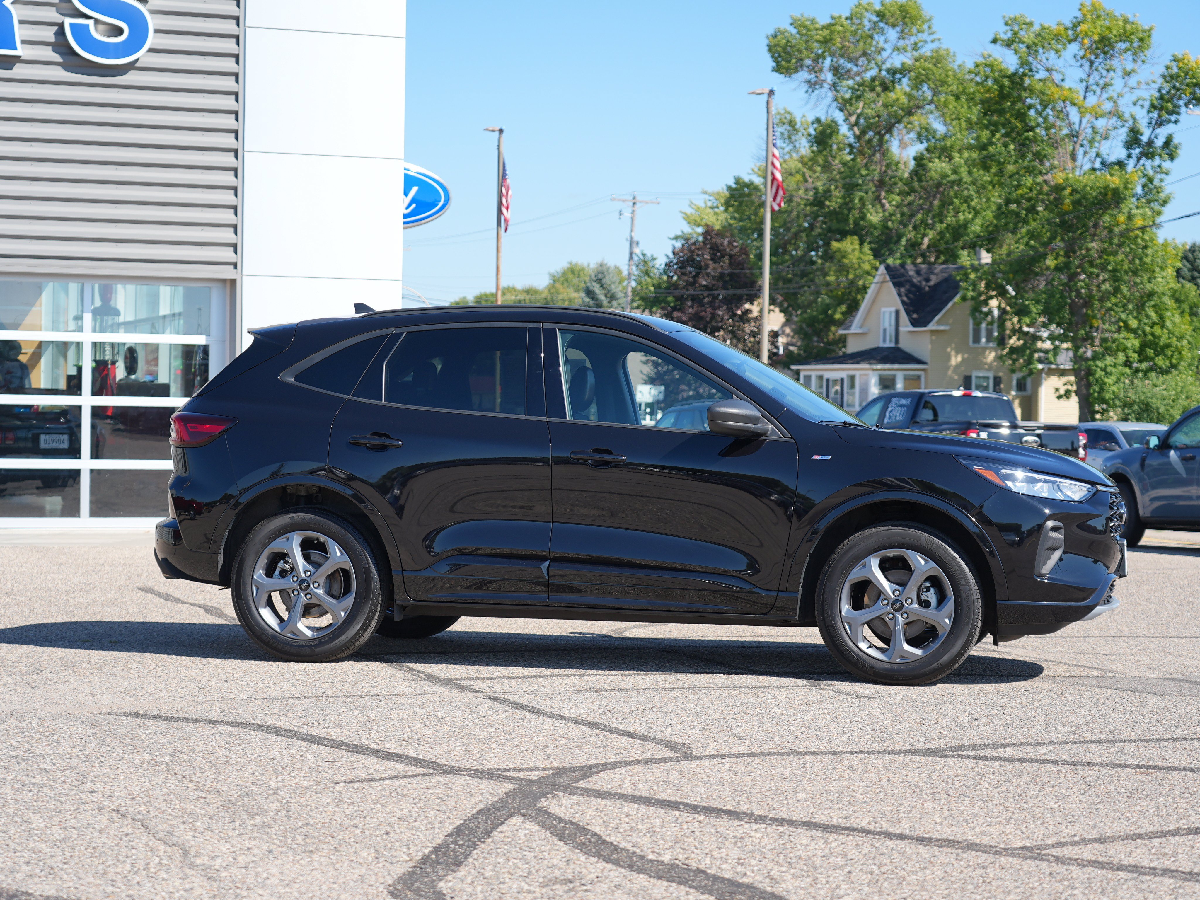 Used 2024 Ford Escape ST-Line w/ Tech Pack #1 AWD/4WD image 2