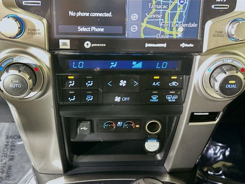 Used 2020 Toyota 4Runner Limited AWD/4WD image 23
