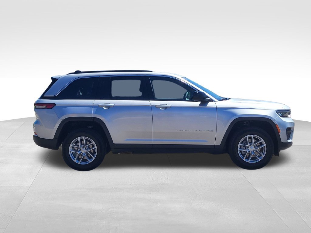 New 2026 Jeep Grand Cherokee Laredo X AWD/4WD image 4