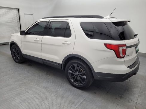 Used 2018 Ford Explorer XLT w/ Equipment Group 202A FWD image 3