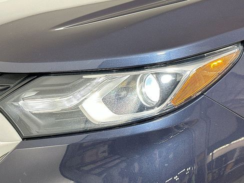 Used 2019 Chevrolet Equinox LT FWD image 24