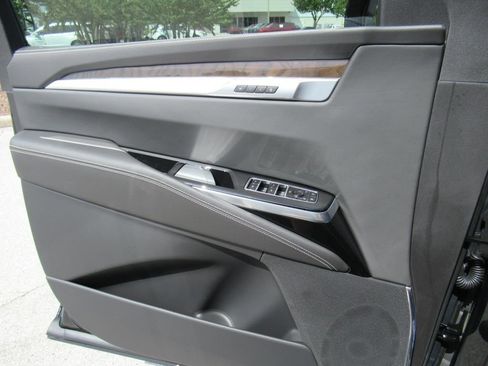 New 2026 Cadillac Escalade ESV Platinum Sport w/ LPO, ONYX Package AWD/4WD image 22