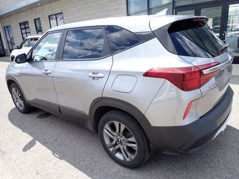 Used 2021 Kia Seltos LX AWD/4WD image 2
