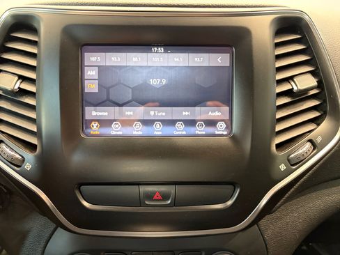 Used 2019 Jeep Cherokee Latitude AWD/4WD image 22