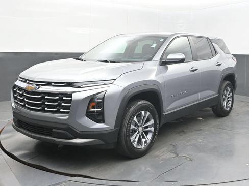 Used 2026 Chevrolet Equinox LT FWD image 4