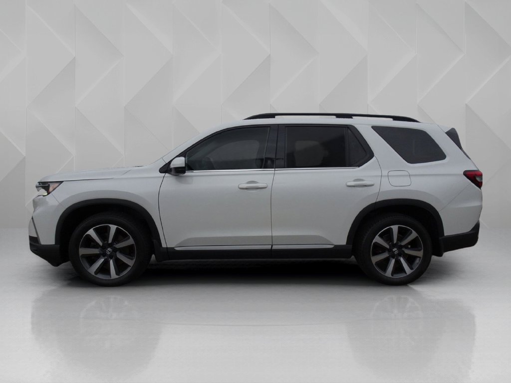Used 2023 Honda Pilot Touring image 2