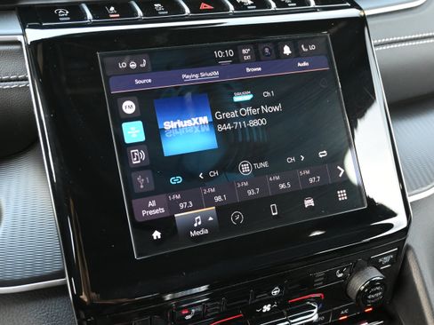 Used 2025 Jeep Grand Cherokee Laredo X w/ Luxury Tech Group I RWD image 28
