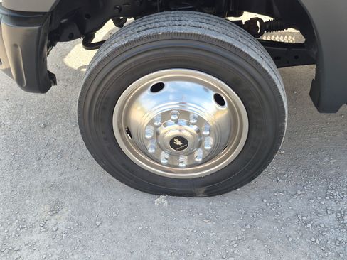 Used 2016 Ford F550 4x4 Regular Cab Super Duty image 11