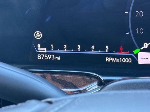 Used 2022 Cadillac Escalade ESV Sport Platinum image 32