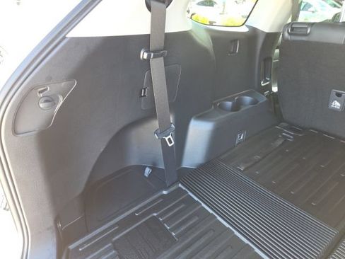 Used 2021 Toyota Highlander XLE AWD/4WD image 21