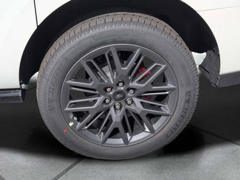 New 2025 Ford Expedition Max Platinum w/ Stealth Performance Package image 17