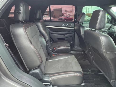 Used 2018 Ford Explorer XLT w/ Equipment Group 202A FWD image 16