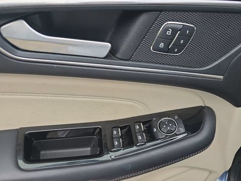 Used 2018 Ford Edge Titanium w/ Ford Safe & Smart Package FWD image 20