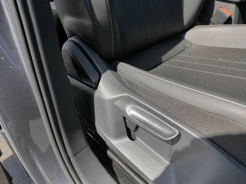 Used 2023 Volkswagen Tiguan SE R-Line image 13