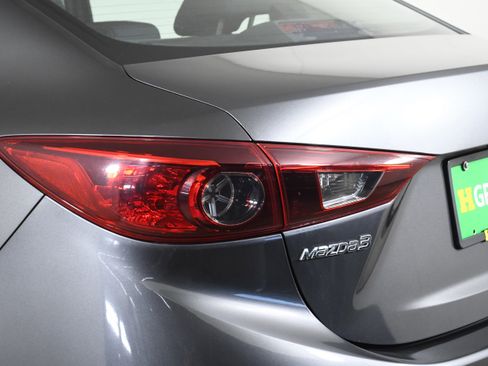 Used 2016 MAZDA MAZDA3 i Sport image 32