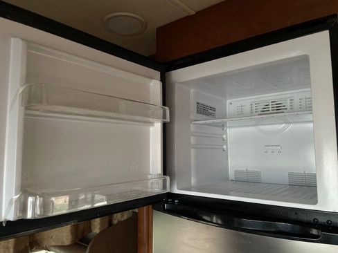 Used 2013 Ford E-450 and Econoline 450 Super Duty w/ Motorhome Prep Pkg image 75