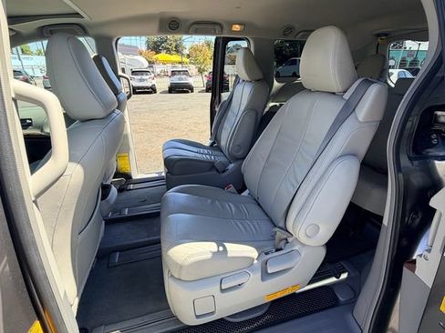 Used 2014 Toyota Sienna XLE AWD/4WD image 19