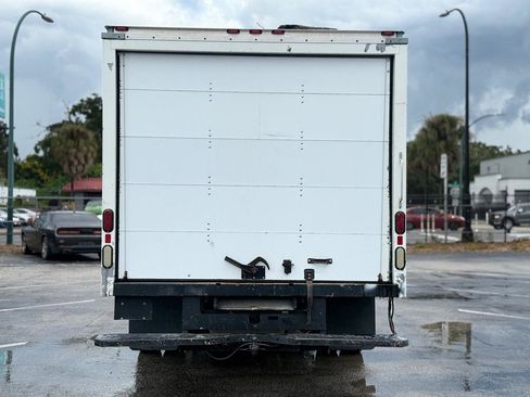 Used 2015 Ford E-350 and Econoline 350 Super Duty image 4