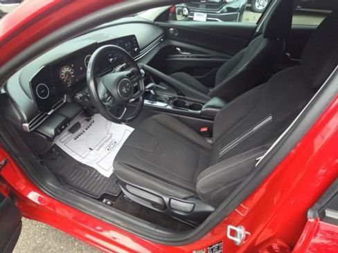 Used 2021 Hyundai Elantra SEL w/ Convenience Package FWD image 3