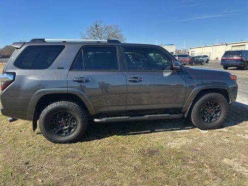 Used 2023 Toyota 4Runner SR5 Premium image 5