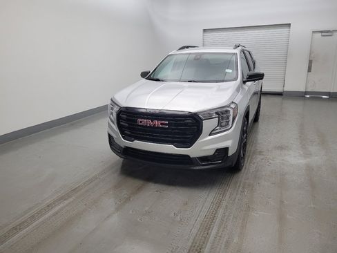 Used 2022 GMC Terrain SLE w/ Driver Convenience Package image 15