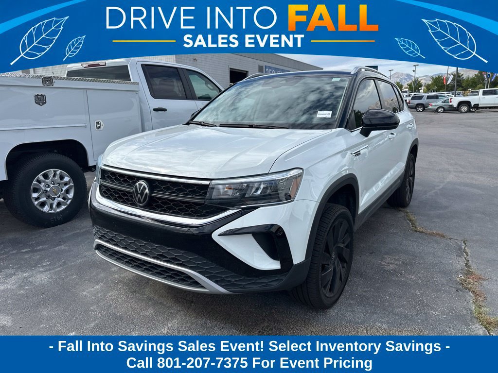 Used 2024 Volkswagen Taos SE w/ Panoramic Sunroof Package AWD/4WD image 1