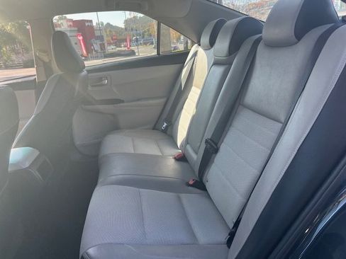Used 2016 Toyota Camry SE image 6