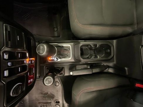 Used 2022 Jeep Wrangler Unlimited Rubicon w/ LED Lighting Group AWD/4WD image 21
