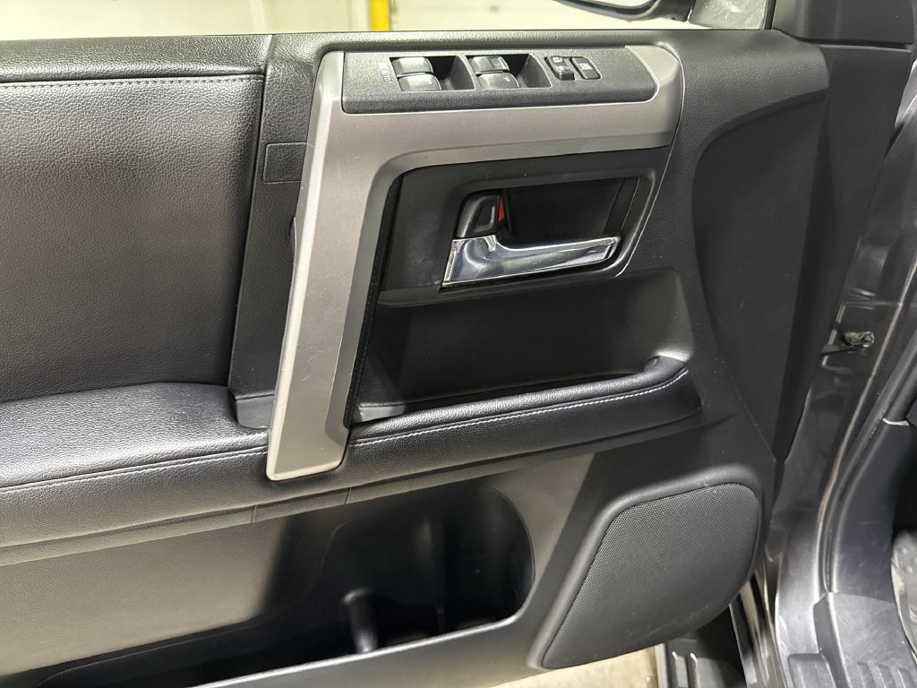 Used 2018 Toyota 4Runner SR5 Premium AWD/4WD image 22