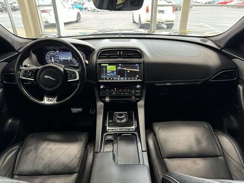 Used 2019 Jaguar F-PACE S image 19