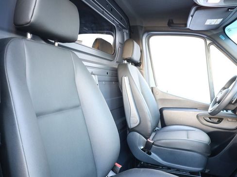 Used 2024 Mercedes-Benz Sprinter 2500 image 27
