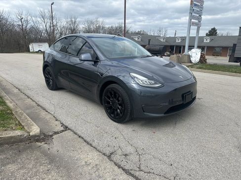 Used 2021 Tesla Model Y Long Range image 2