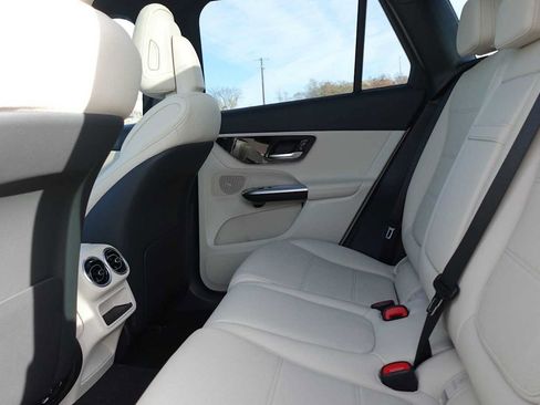 Used 2026 Mercedes-Benz GLC 300 4MATIC image 17