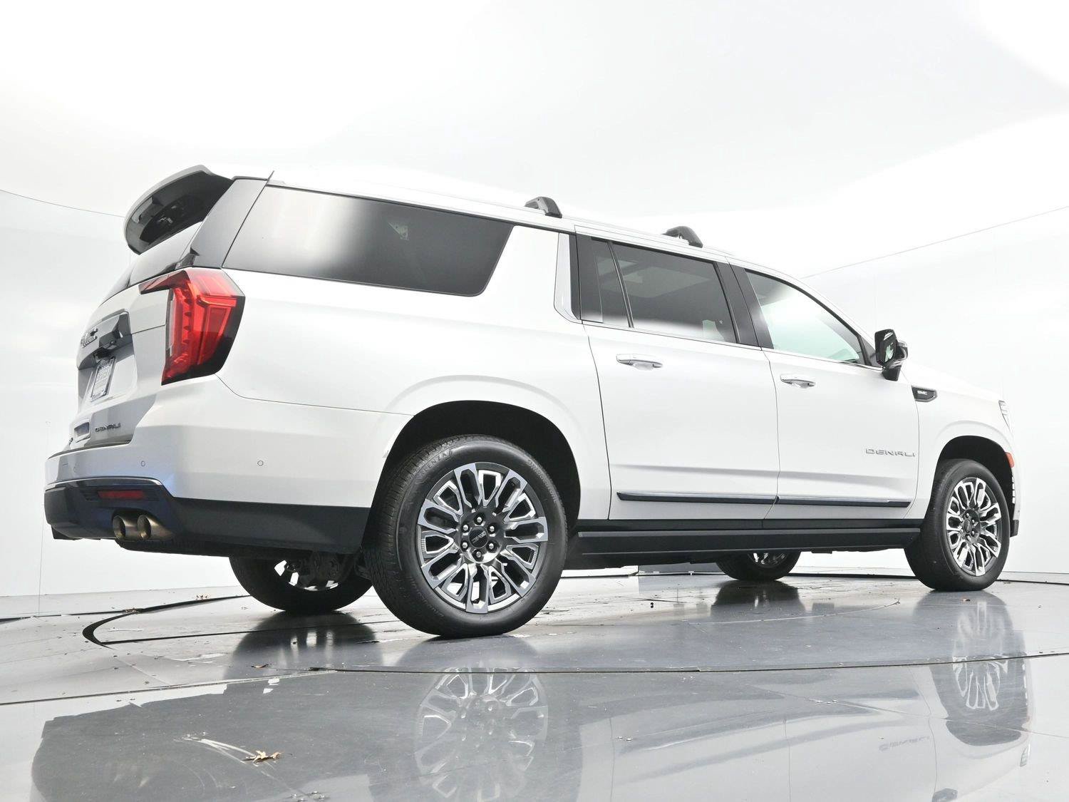 Used 2023 GMC Yukon XL Denali Ultimate AWD/4WD image 54