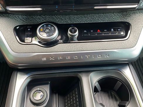 Used 2025 Ford Expedition Tremor AWD/4WD image 21