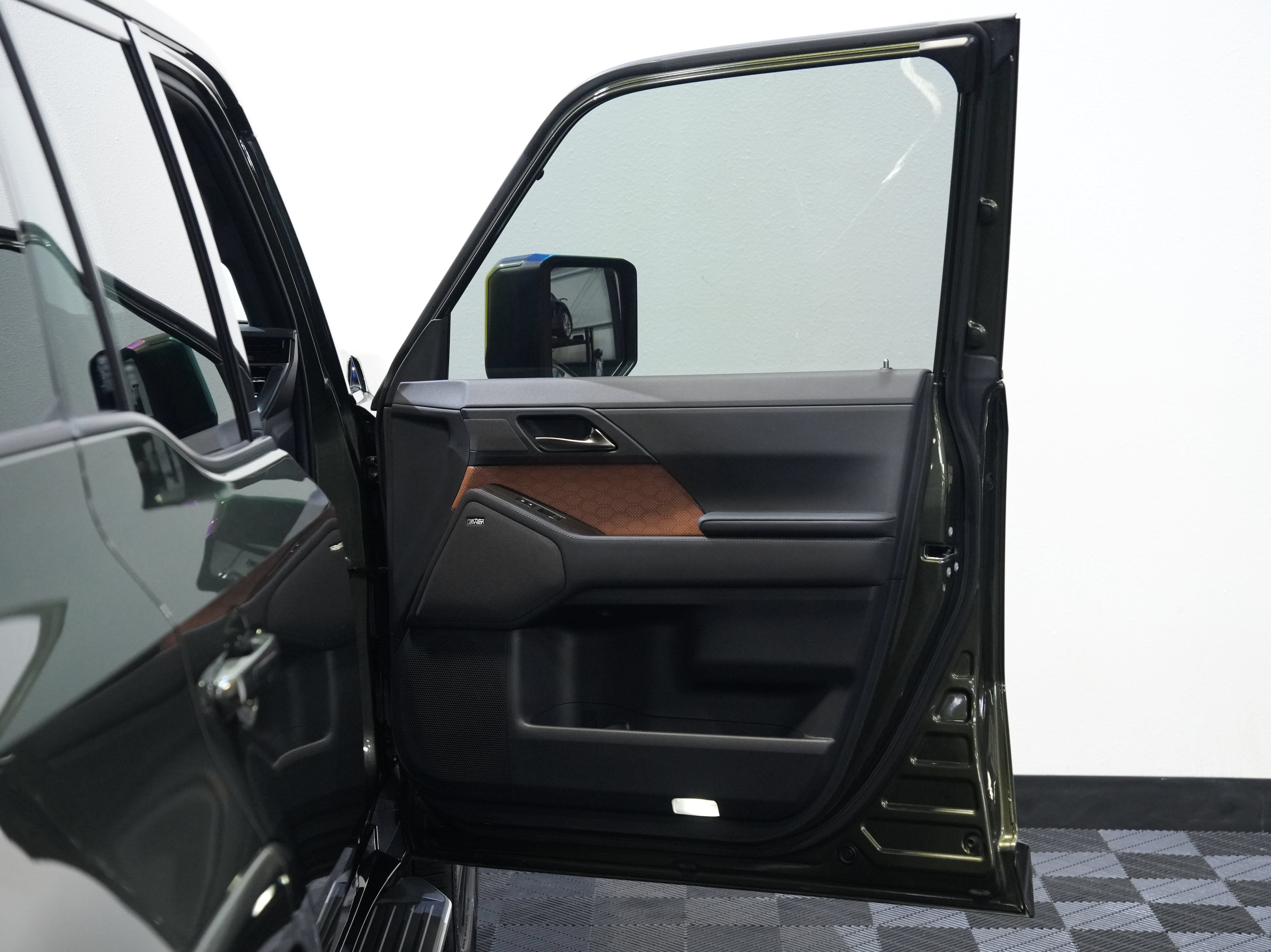 Used 2025 Lexus GX 550 w/ Accessory Package (Z1) AWD/4WD image 22