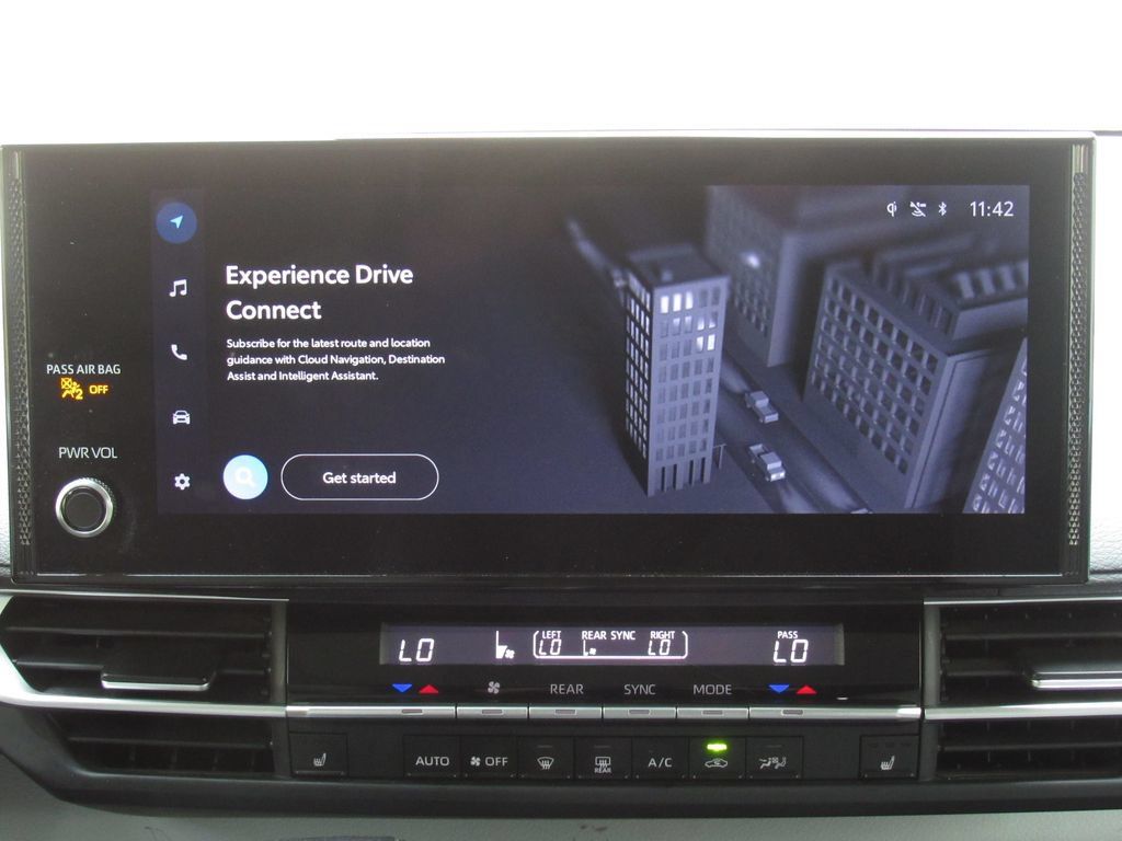 Certified 2025 Toyota Sienna XLE FWD image 32