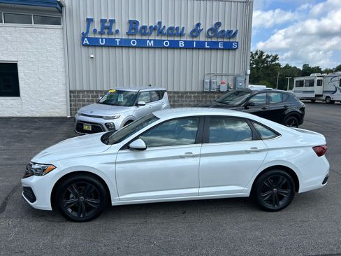 Used 2024 Volkswagen Jetta SE w/ Black Wheel Package FWD image 4