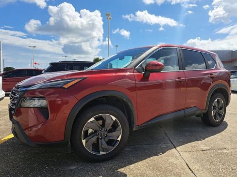 Used 2025 Nissan Rogue SV FWD image 1