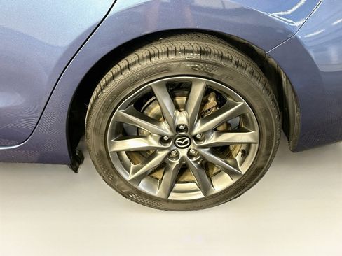 Used 2018 MAZDA MAZDA3 Touring FWD image 11