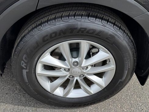 Used 2017 Kia Sorento LX w/ LX Convenience Package image 9