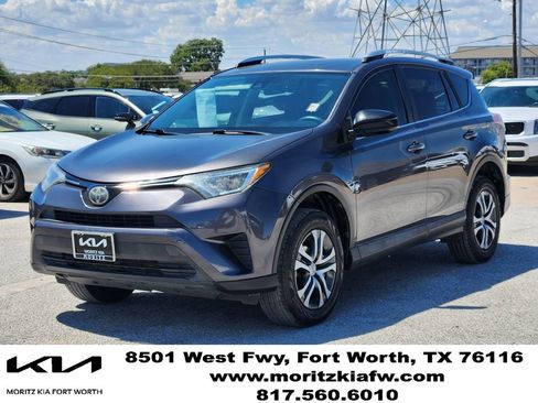 Used 2017 Toyota RAV4 LE FWD image 3