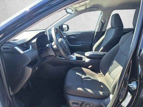Used 2025 Toyota RAV4 XLE FWD image 10