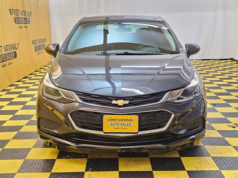 Used 2017 Chevrolet Cruze LT image 8