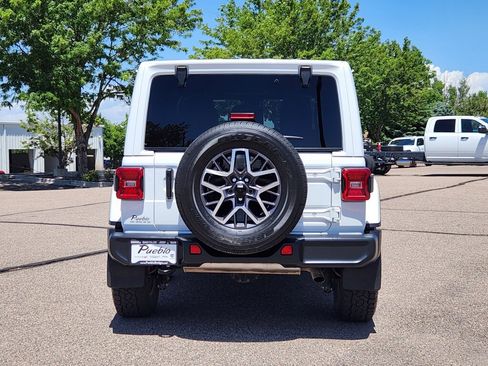 Used 2024 Jeep Wrangler Unlimited Sahara AWD/4WD image 12