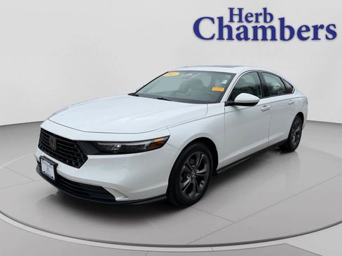 Used 2023 Honda Accord EX image 11