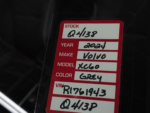 Used 2024 Volvo XC60 T8 Ultimate w/ Protection Package Premier AWD/4WD image 40