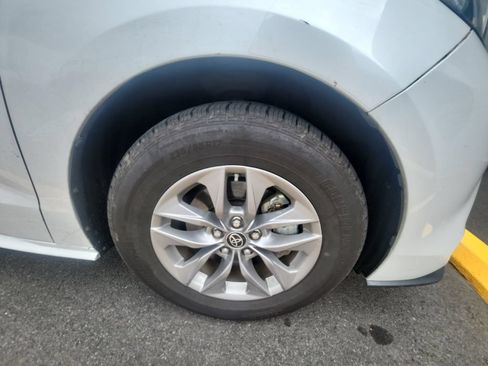 Used 2023 Toyota Sienna XLE w/ XLE Plus Package AWD/4WD image 7